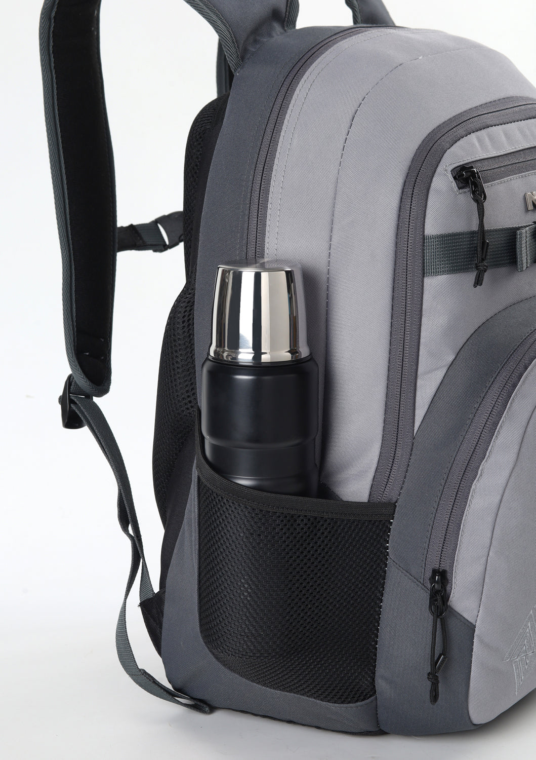 Nitro Chase 35L Rucksack mit 17 Zoll Laptopfach Black Checker