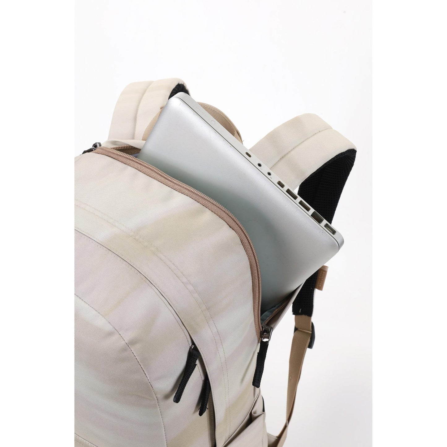 Nitro Urban Plus 28L Rucksack mit 15 Zoll Laptopfach Farbe Dune