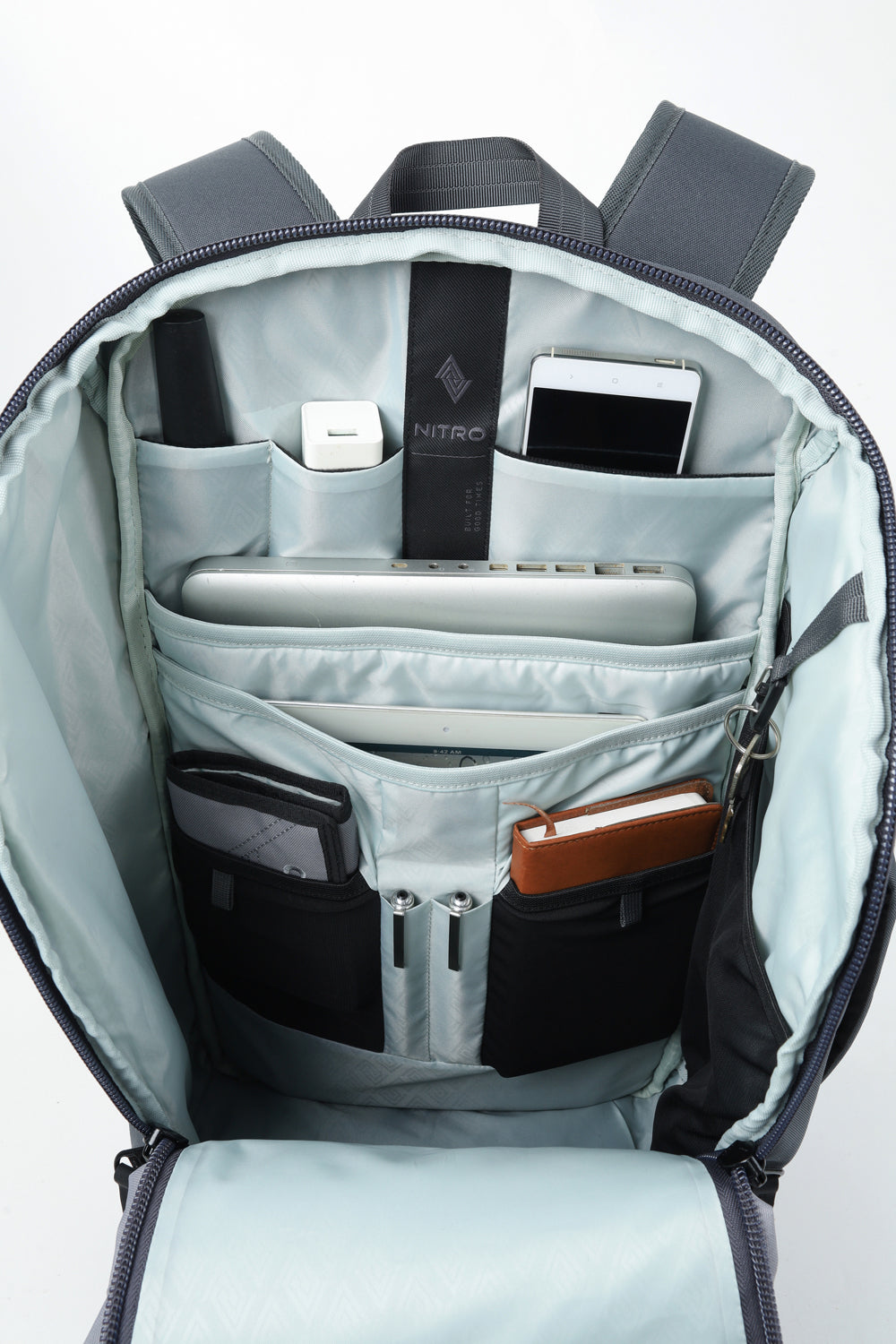 Nitro Nikuro Traveler 32 L Rucksack mit 17 Zoll Laptopfach GRAPHITE (Grau)