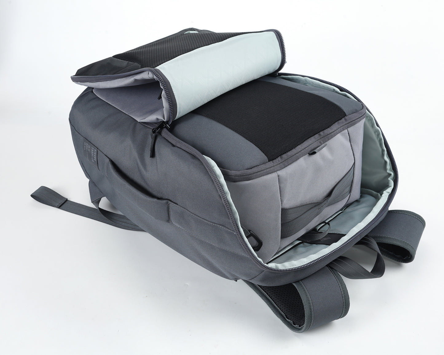 Nitro Nikuro Traveler 32 L Rucksack mit 17 Zoll Laptopfach GRAPHITE (Grau)