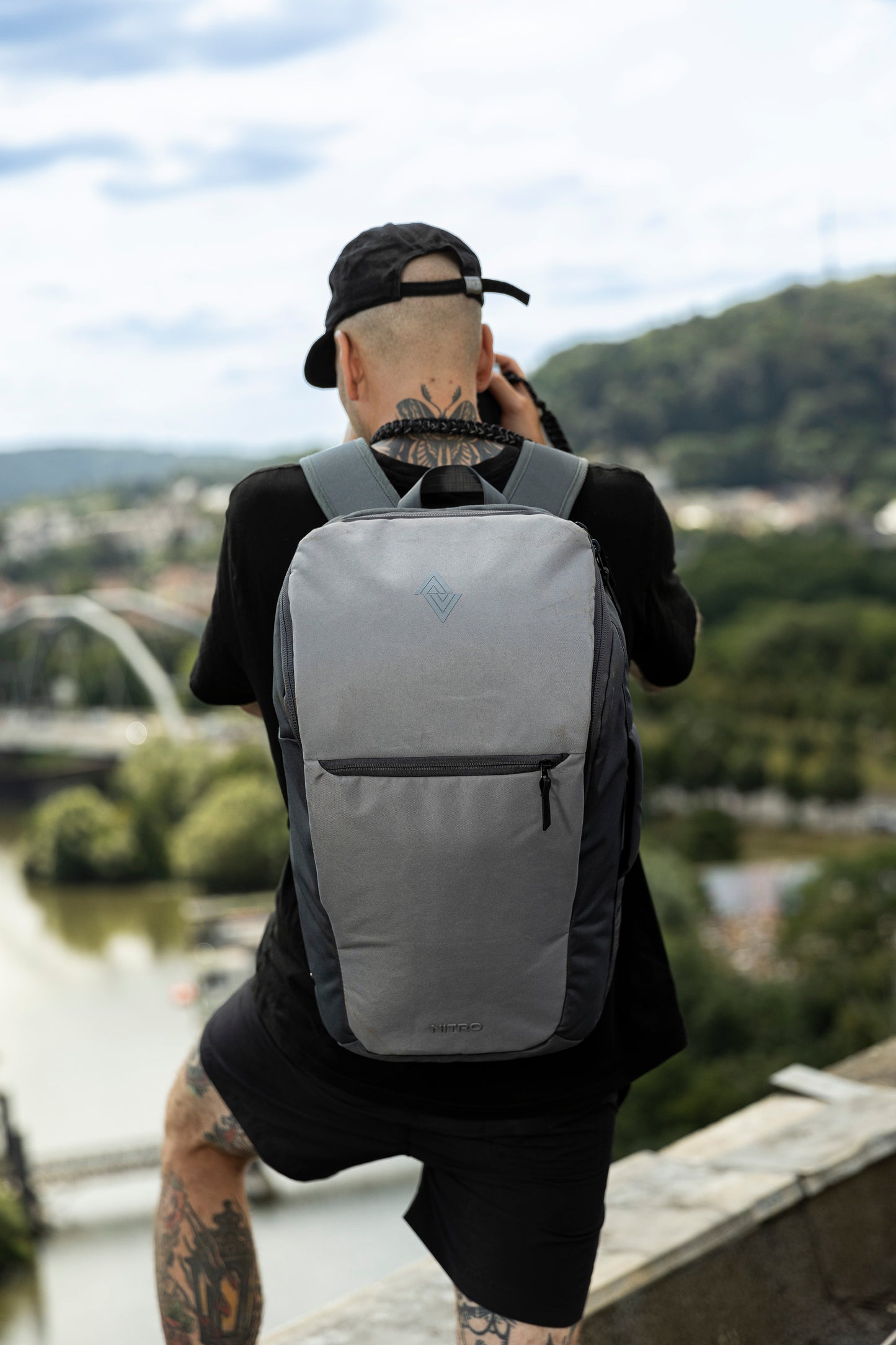 Nitro Nikuro Traveler 32 L Rucksack mit 17 Zoll Laptopfach GRAPHITE (Grau)