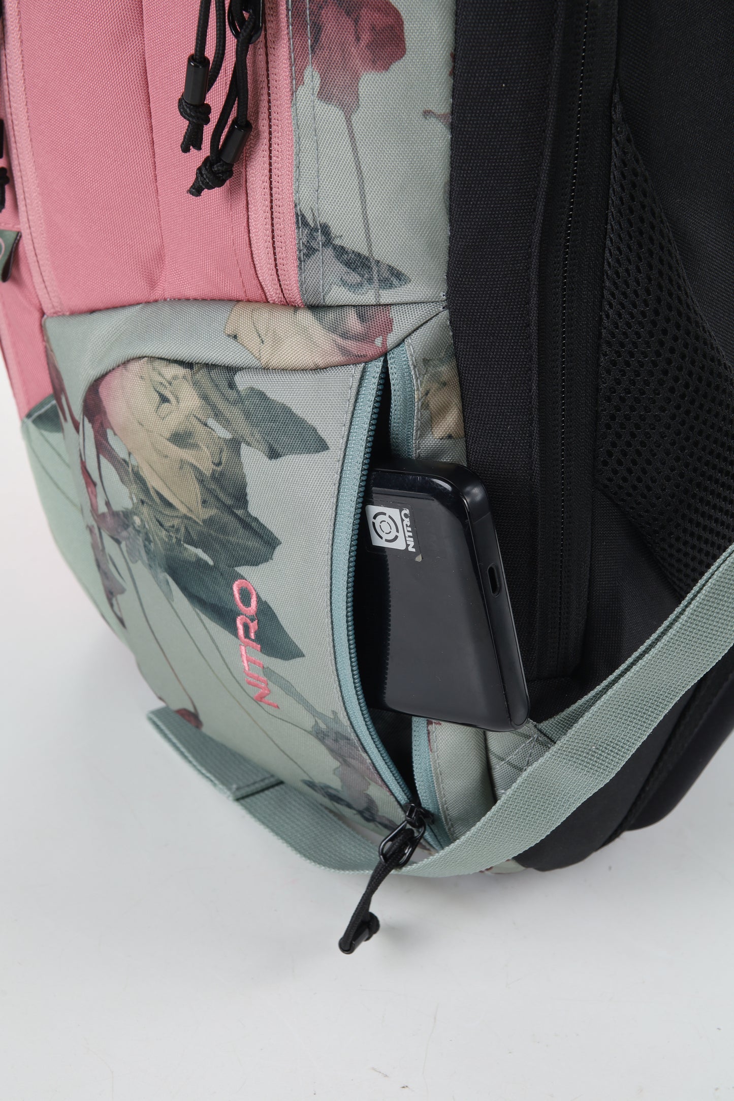 Nitro Chase 35L Rucksack mit 17 Zoll Laptopfach Woodrose