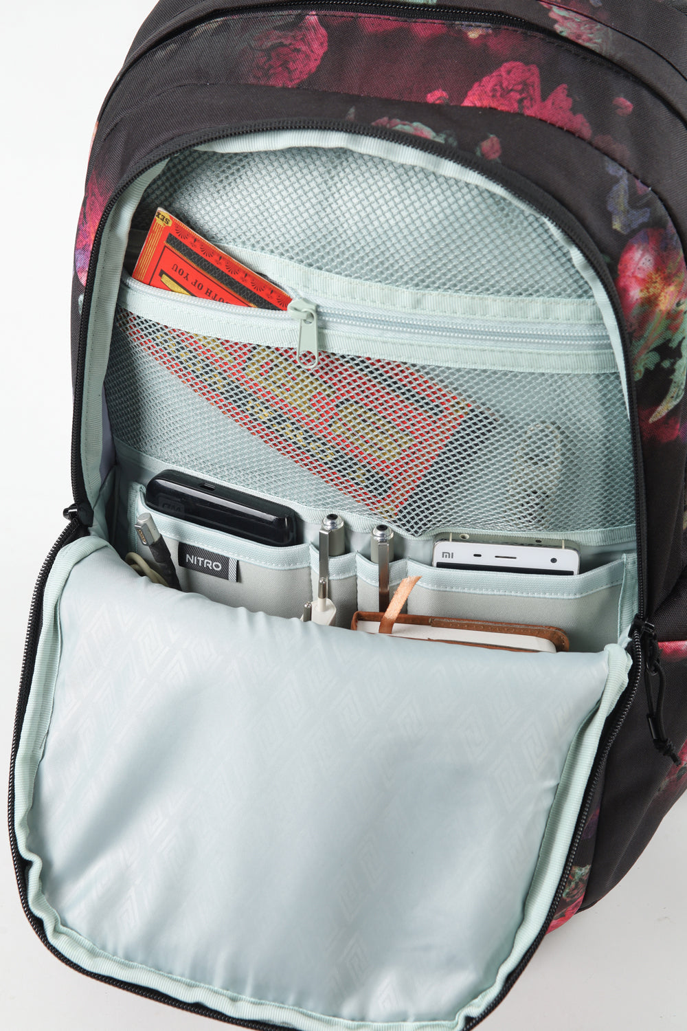 Nitro Future Hero 37 Liter Rucksack BLACK ROSE (Blumen) Daypack mit 17 Zoll Laptopfach
