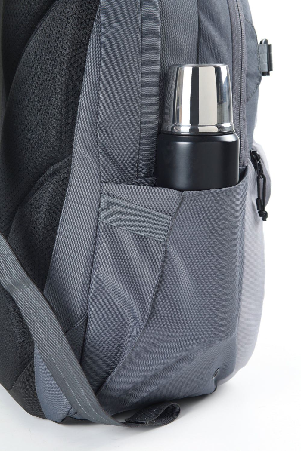Nitro Future Hero 37 Liter Rucksack Graphite Daypack mit 17 Zoll Laptopfach