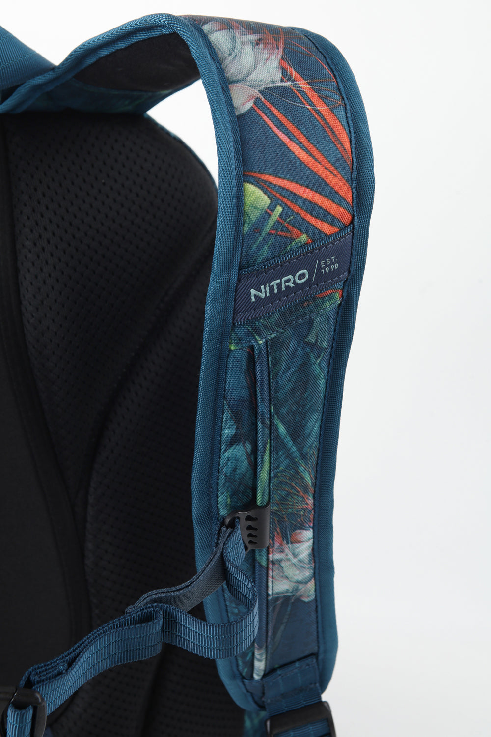 Nitro Future Hero 37 Liter Rucksack TROPICAL (Blumen) Daypack mit 17 Zoll Laptopfach
