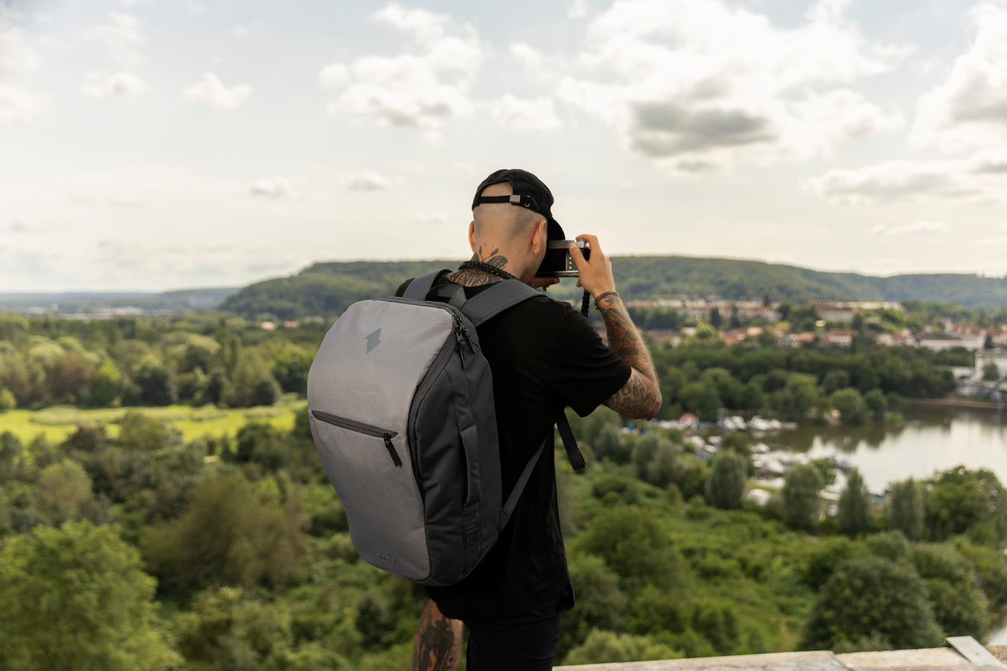 Nitro Nikuro Traveler 32 L Rucksack mit 17 Zoll Laptopfach GRAPHITE (Grau)