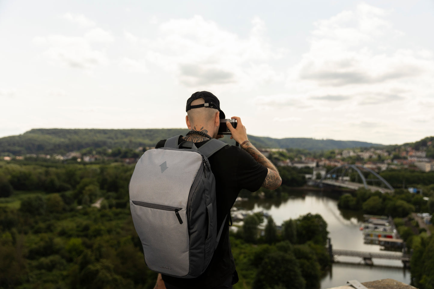 Nitro Nikuro Traveler 32 L Rucksack mit 17 Zoll Laptopfach GRAPHITE (Grau)