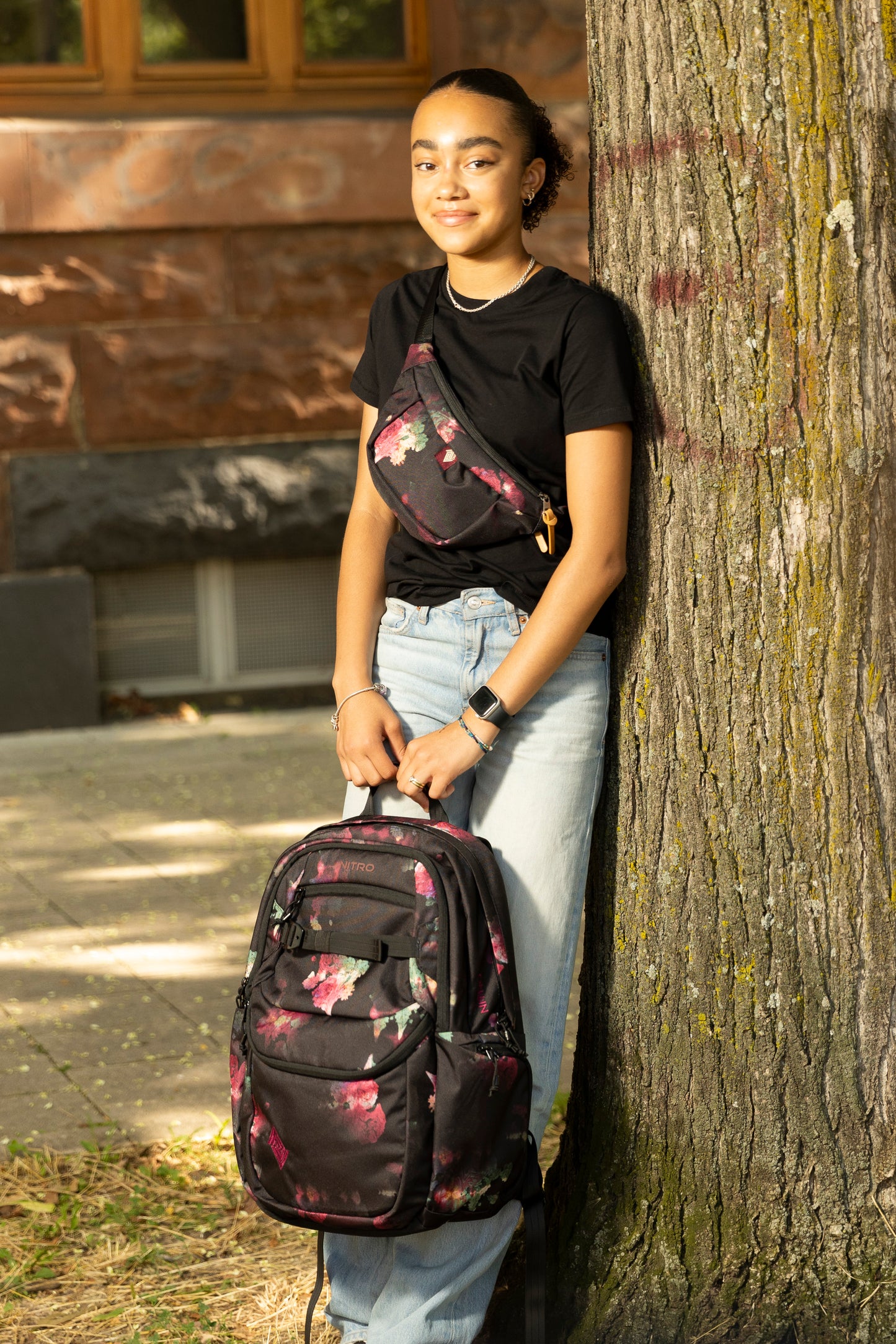 Nitro Future Hero 37 Liter Rucksack BLACK ROSE (Blumen) Daypack mit 17 Zoll Laptopfach