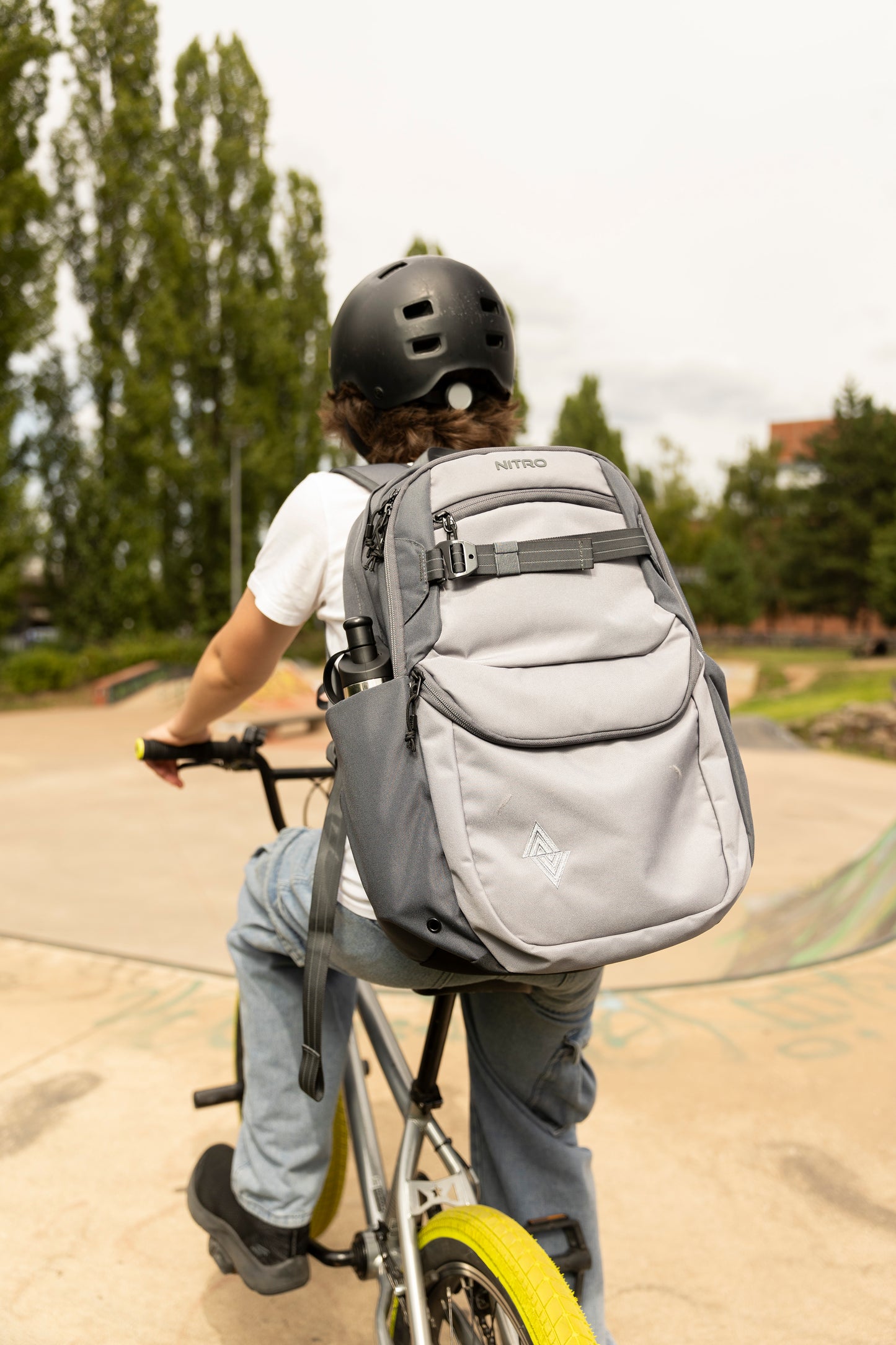 Nitro Future Hero 37 Liter Rucksack Graphite Daypack mit 17 Zoll Laptopfach