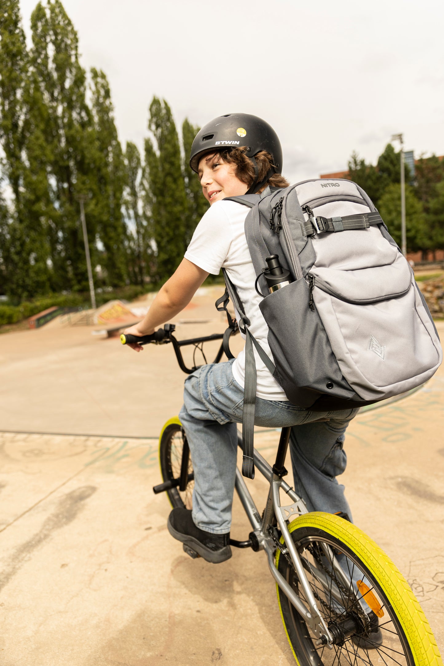 Nitro Future Hero 35 Liter Rucksack Graphite Daypack mit 17 Zoll Laptopfach