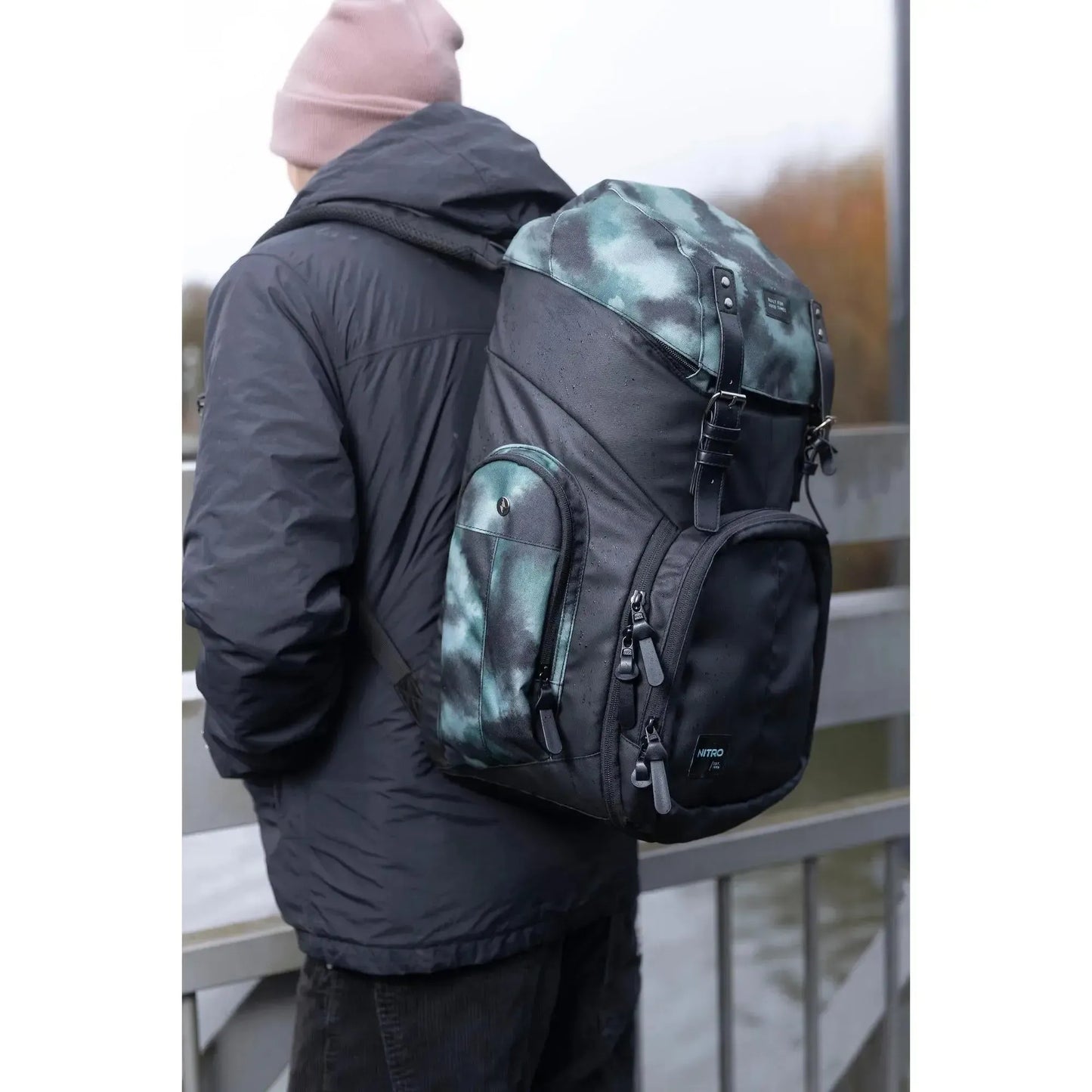 Nitro Weekender 42L Rucksack mit 17 Zoll Laptopfach Dune (Camo Beige)