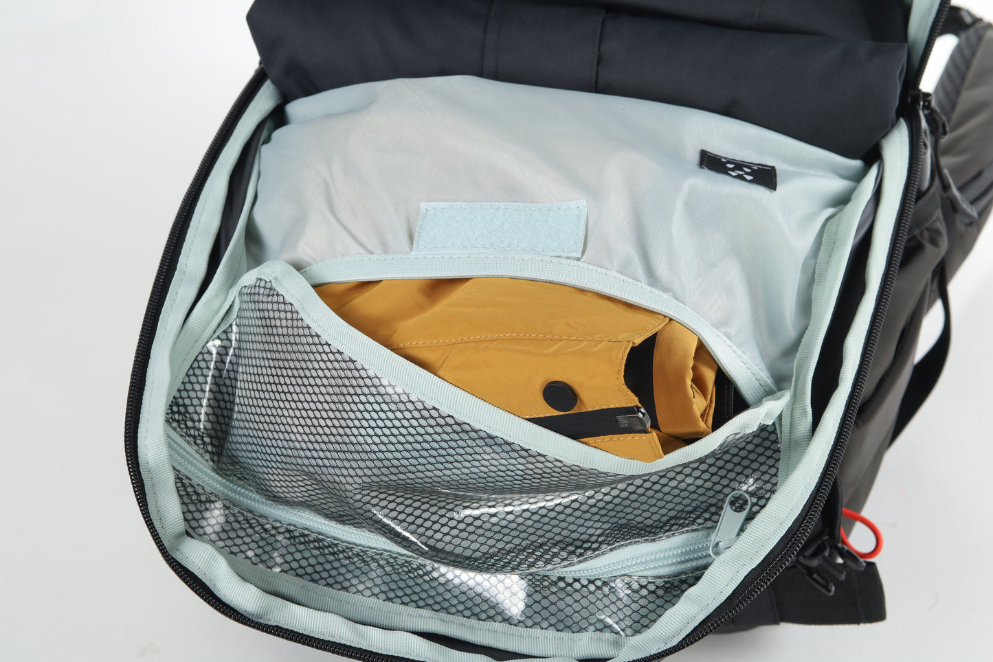 Nitro Slash 25 Pro Rucksack für Touren- Snowboarder RAVEN