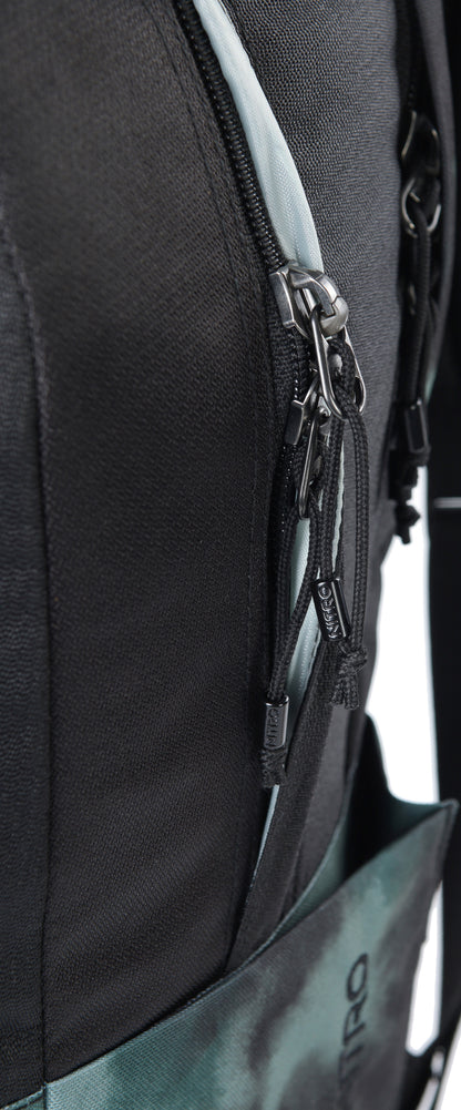 Nitro Urban Plus 28L Rucksack mit 15 Zoll Laptopfach Farbe Reef Break