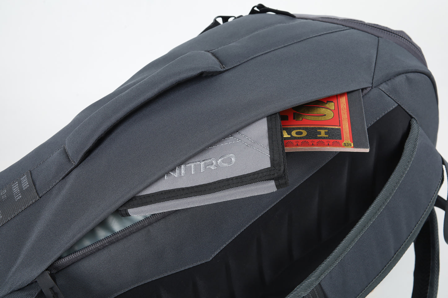 Nitro  Nikuro Traveler 32 L  Rucksack mit 17 Zoll Laptopfach GRAPHITE (Grau)