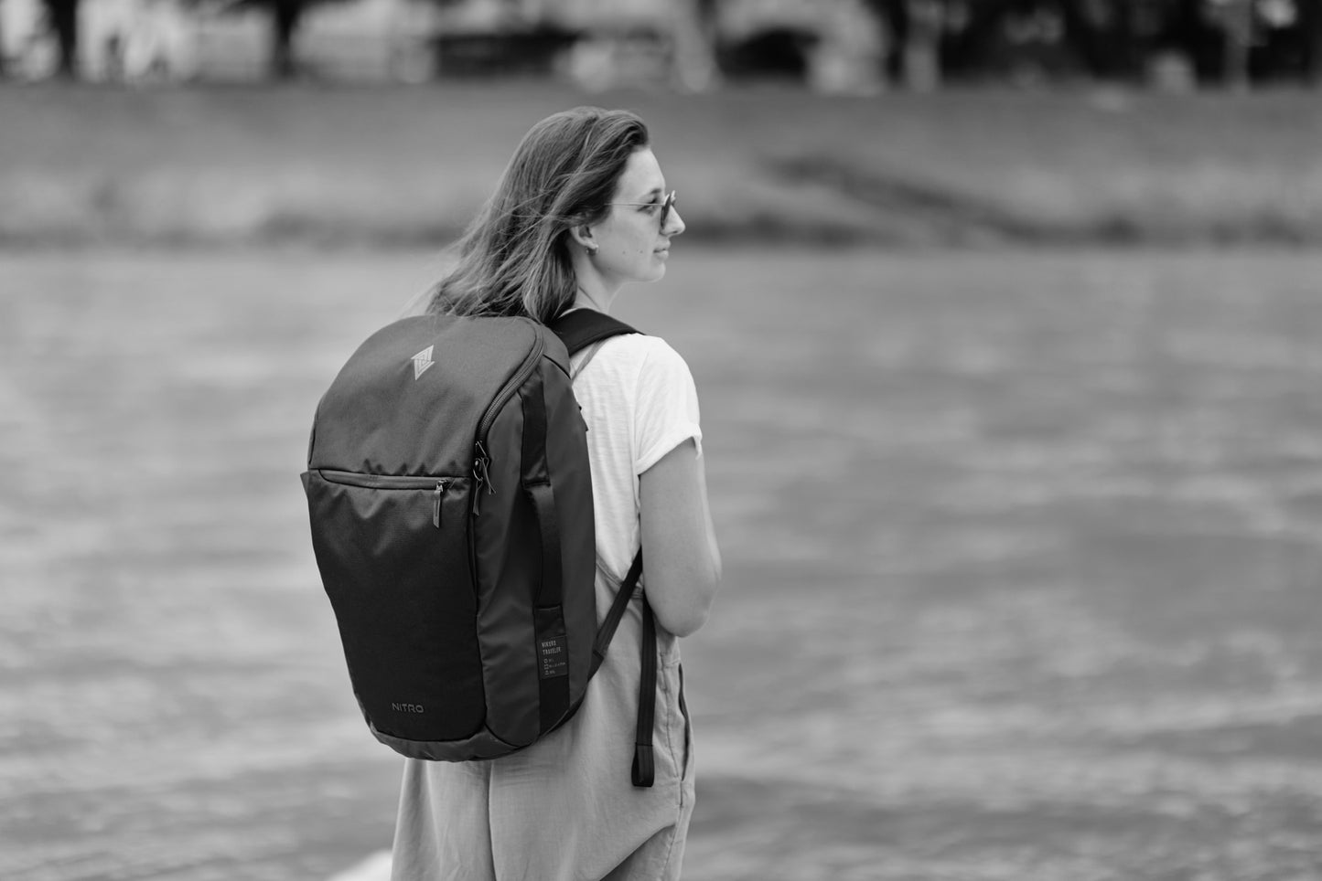 Nitro  Nikuro Traveler 32 L  Rucksack mit 17 Zoll Laptopfach GRAPHITE (Grau)