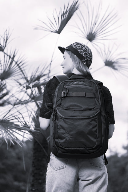 Nitro Future Hero 37 Liter Rucksack Woodrose Daypack mit 17 Zoll Laptopfach