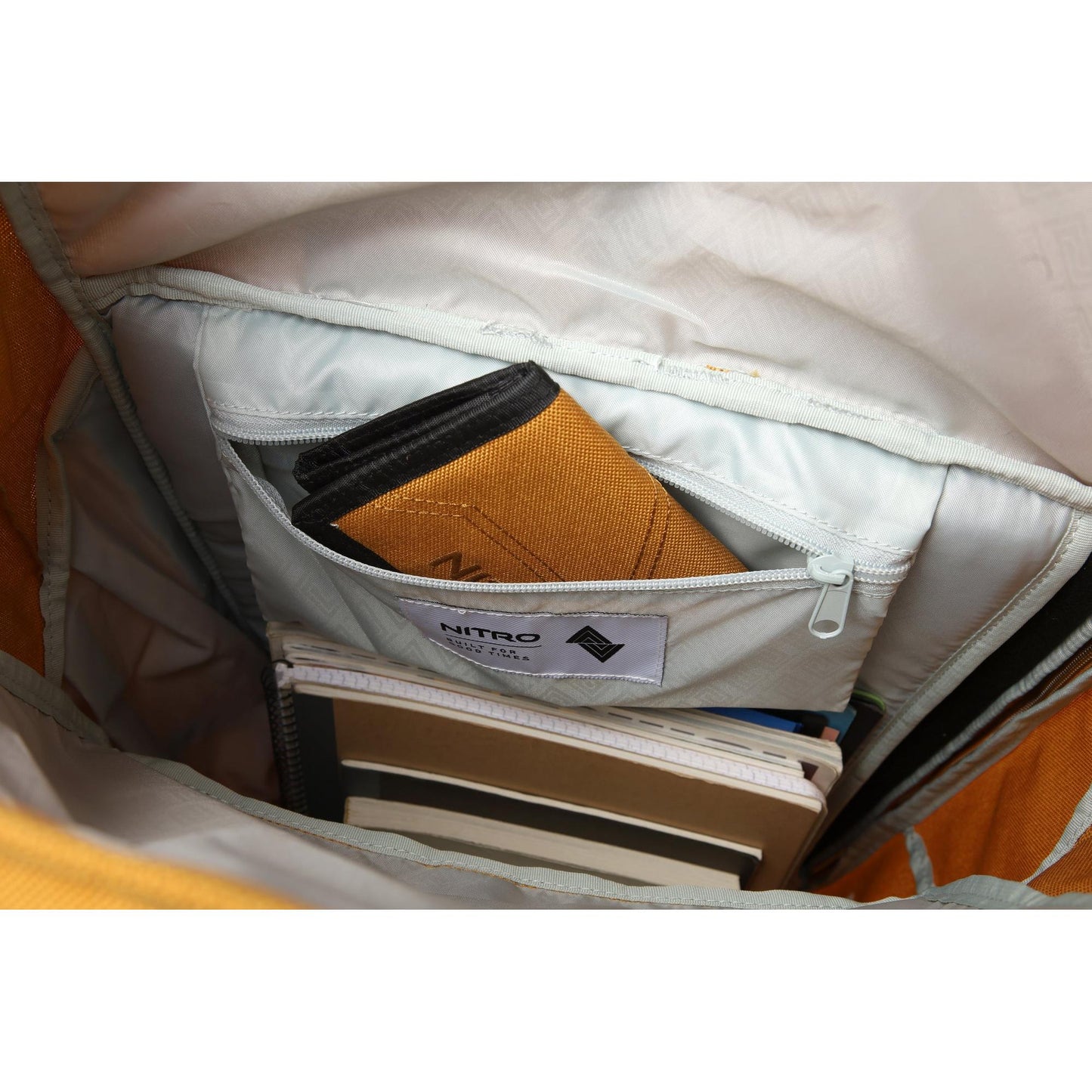 Nitro Cosmo 24-26 Liter Rucksack mit Laptopfach 15 Zoll Farbe: AMBER GLOW