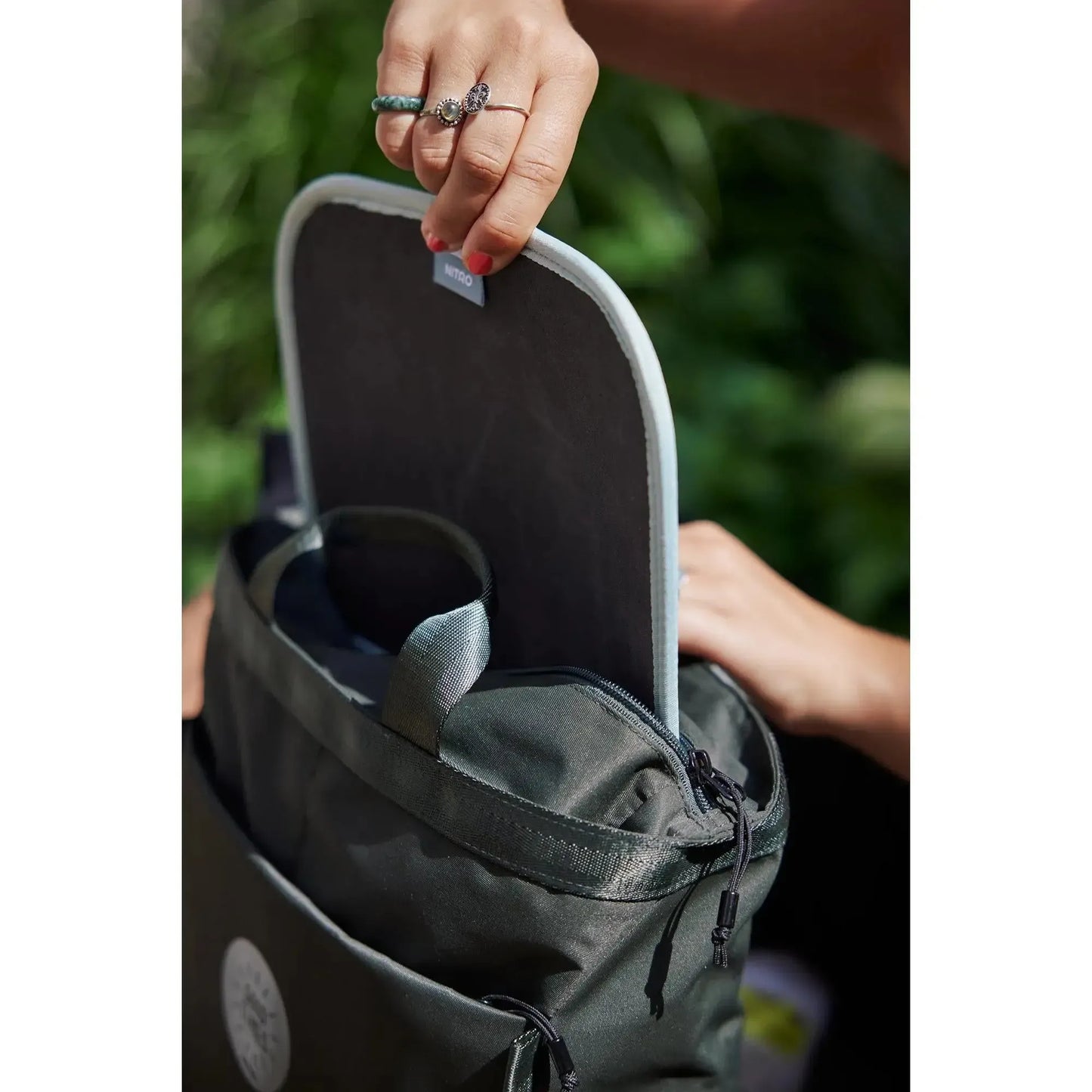 Nitro Mojo 16L Rucksack Tasche Rosin Alltagsrucksack im Tote-Bag-Stil