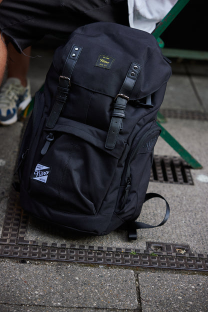 Nitro Daypacker 32L Rucksack mit 15 Zoll Laptopfach True Black