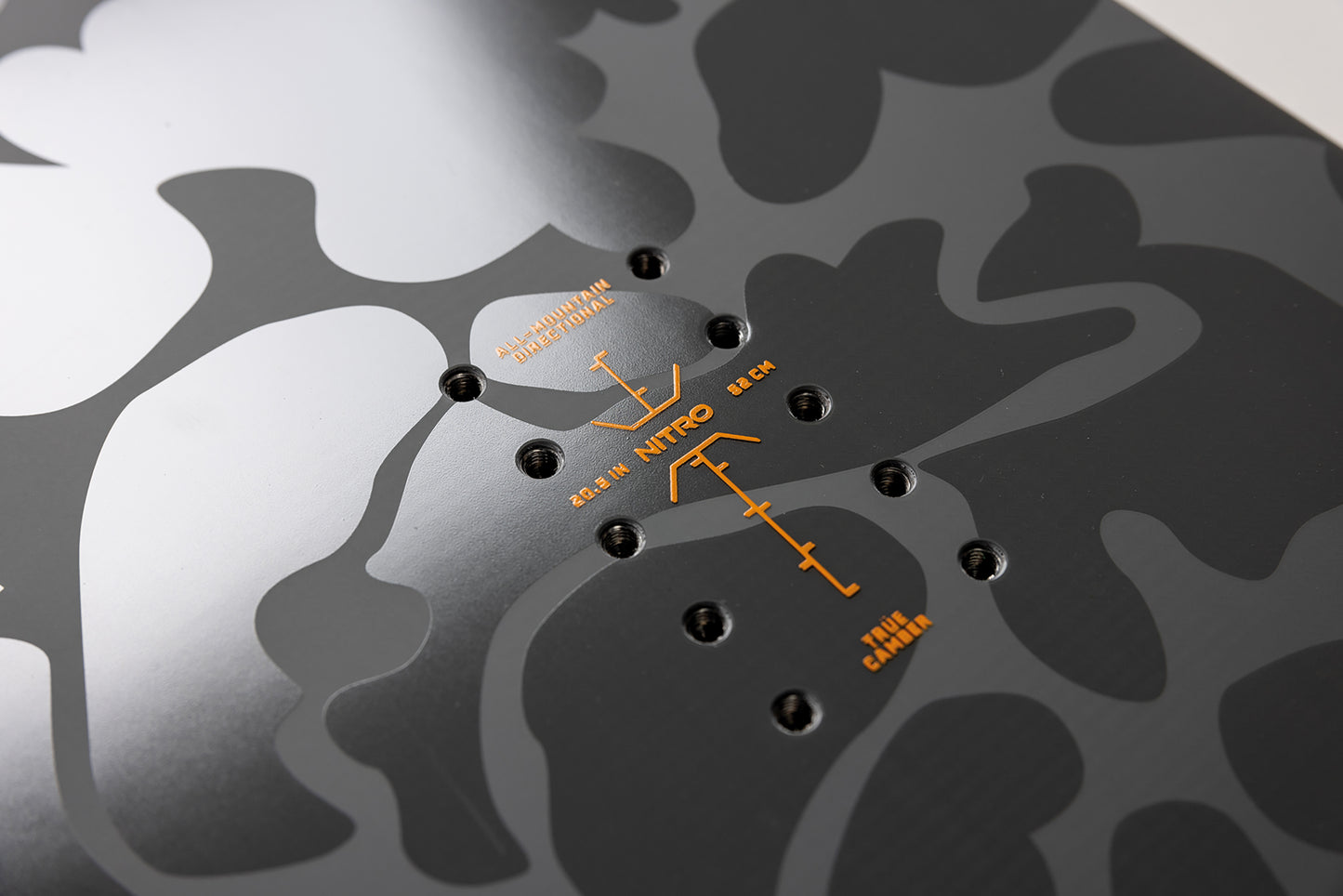 Nitro DINGHY Snowboard Mens 2026 Freeride All-Mountain Board für Herren