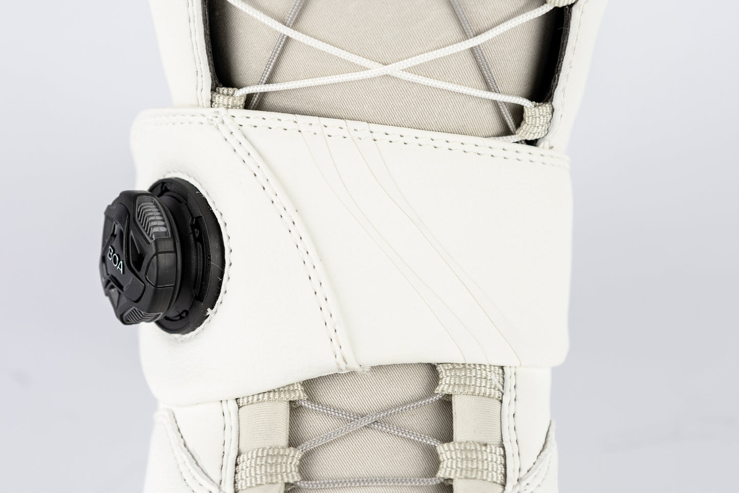 Nitro CAVE TLS STEP ON BOOT´ Damen Snowboard Boots WHITE All-Mountain 2026