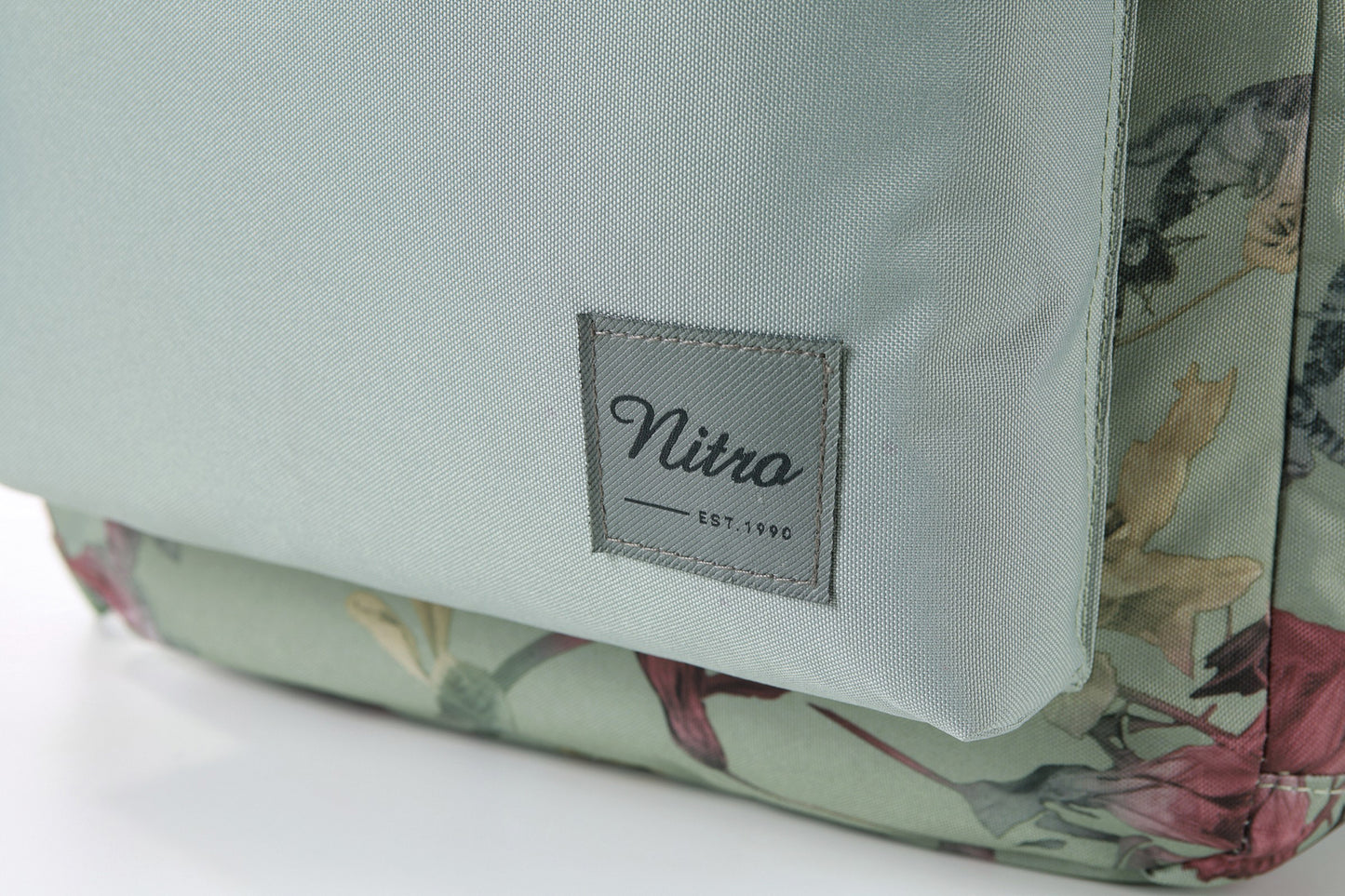 Nitro Urban Plus 28L Rucksack mit 15 Zoll Laptopfach Dead Flower