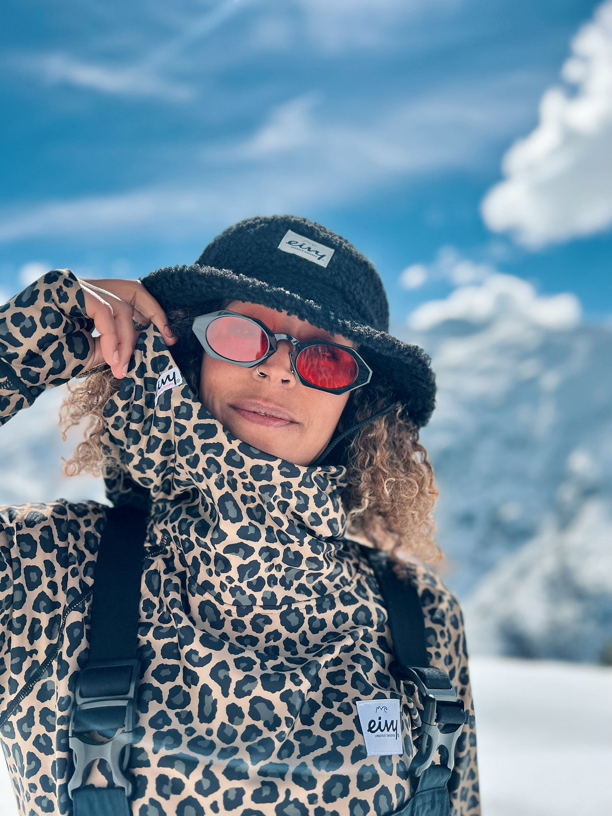 Eivy Icecold Hood Top Leopard – Outdoor-Modellfoto