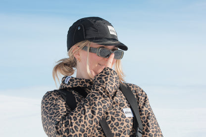 Eivy Icecold Hood Top Leopard – Snowboard-Modellfoto