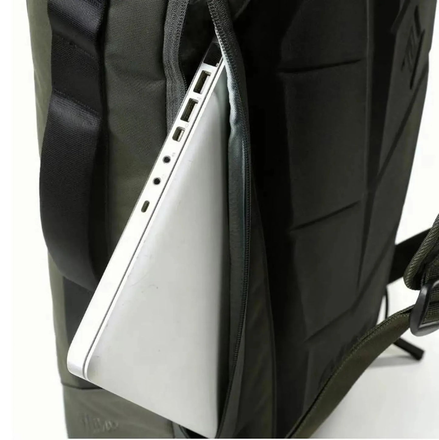 Nitro Scrambler 28L Rucksack mit 15 Zoll Laptopfach Rosin