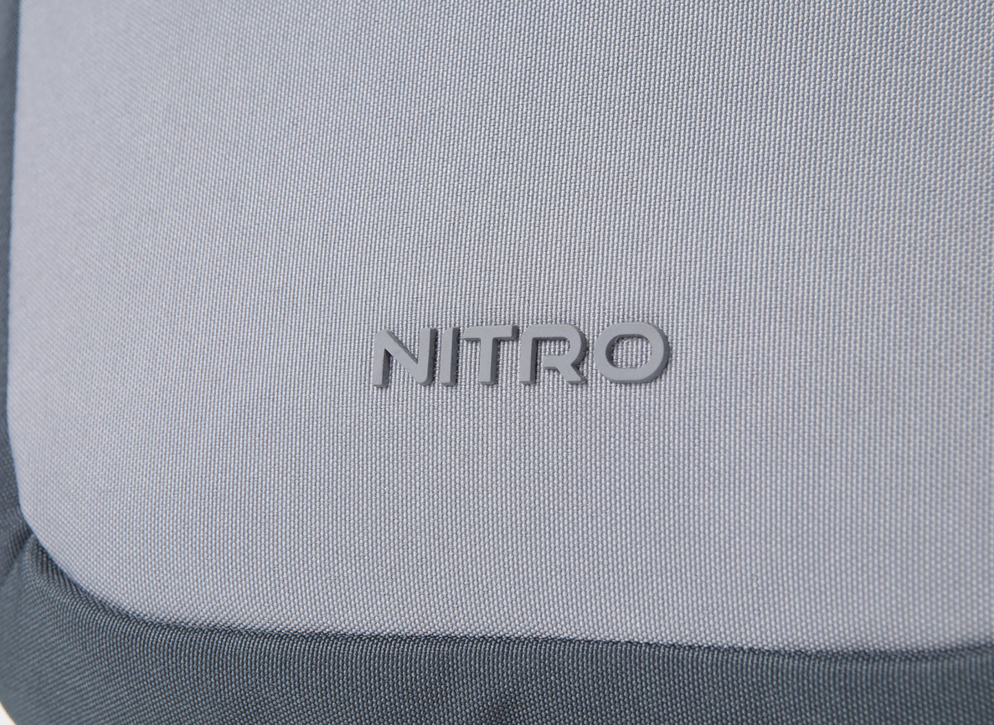 Nitro  Nikuro Traveler 32 L  Rucksack mit 17 Zoll Laptopfach GRAPHITE (Grau)