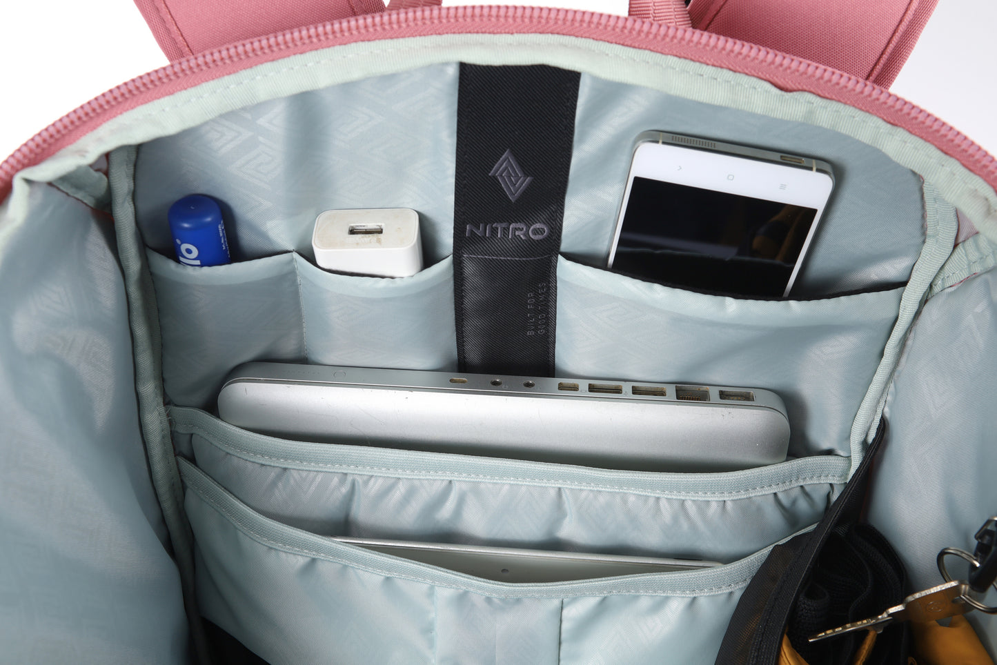 Nitro Nikuro Traveler 32 L Rucksack mit 17 Zoll Laptopfach WOODROSE