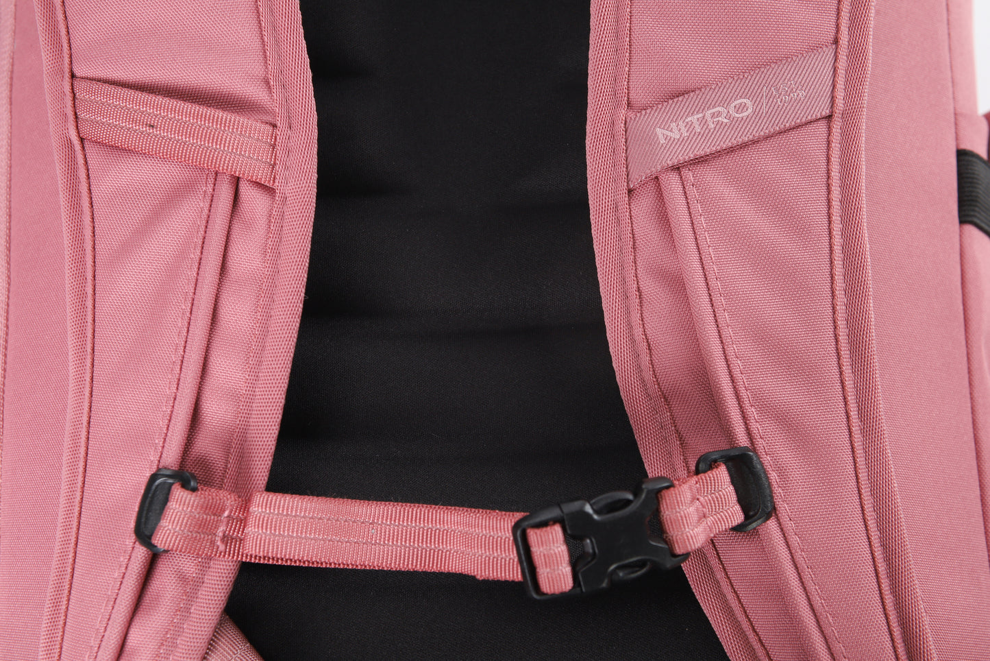 Nitro Nikuro Traveler 32 L Rucksack mit 17 Zoll Laptopfach WOODROSE