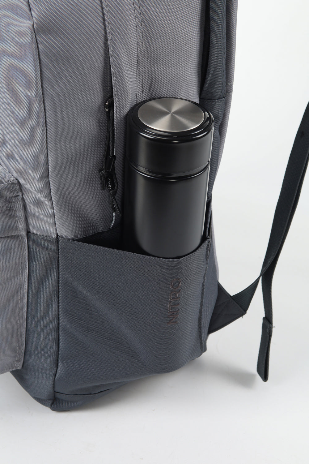 Nitro Urban Plus 28L Rucksack mit 15 Zoll Laptopfach GRAPHITE