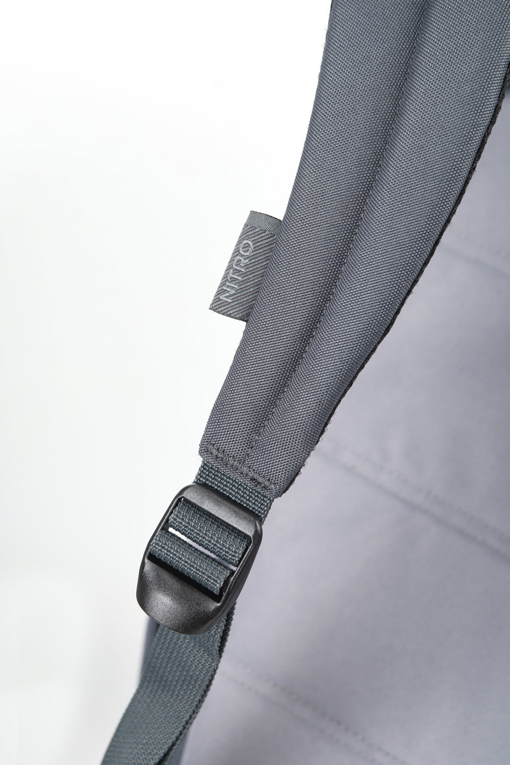 Nitro Urban Plus 28L Rucksack mit 15 Zoll Laptopfach GRAPHITE