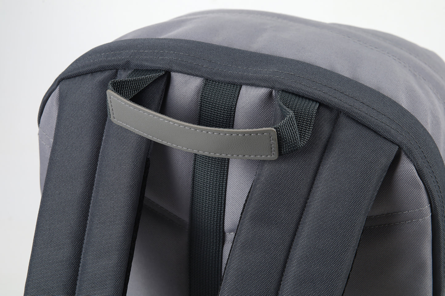 Nitro Urban Plus 28L Rucksack mit 15 Zoll Laptopfach GRAPHITE