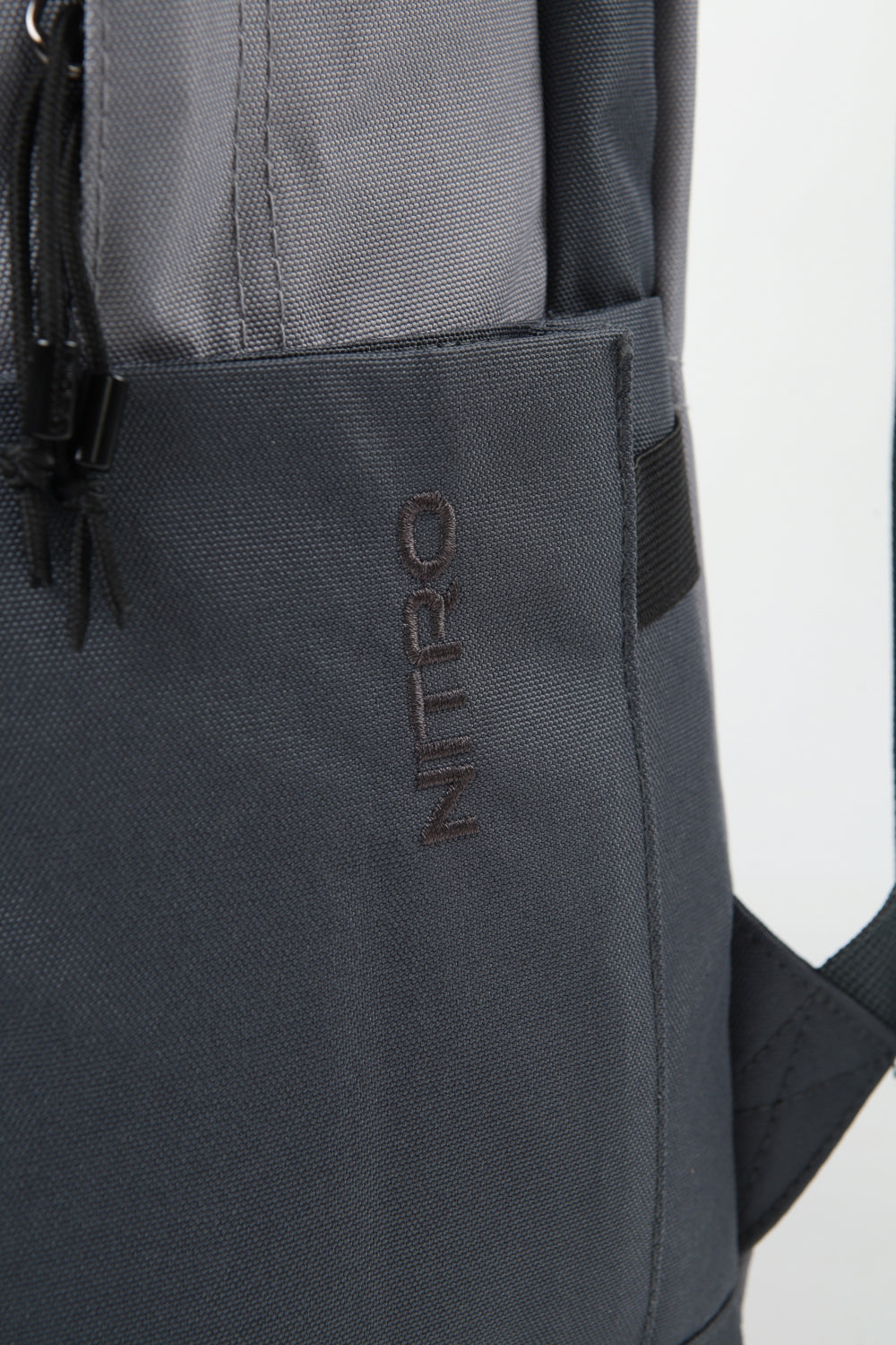 Nitro Urban Plus 28L Rucksack mit 15 Zoll Laptopfach GRAPHITE