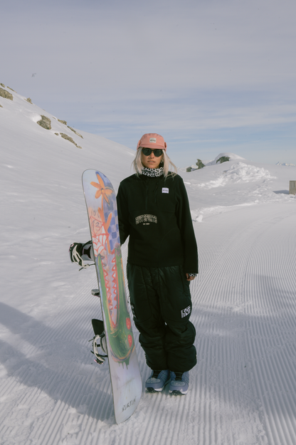 Eivy Techlight Halfzip Fleece Black – Lifestyleaufnahme im Schnee