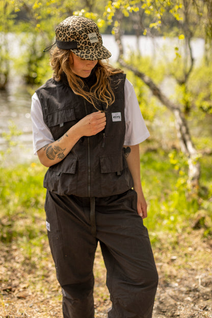 Eivy Windbreaker Utility Vest Black – Outdoor-Modellaufnahme